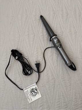 T3 Single Pass Whirl Professional 1.25" Styling Wand.